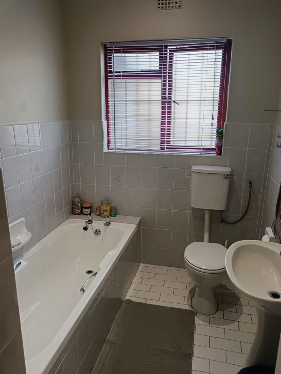 To Let 3 Bedroom Property for Rent in Bothasig Western Cape